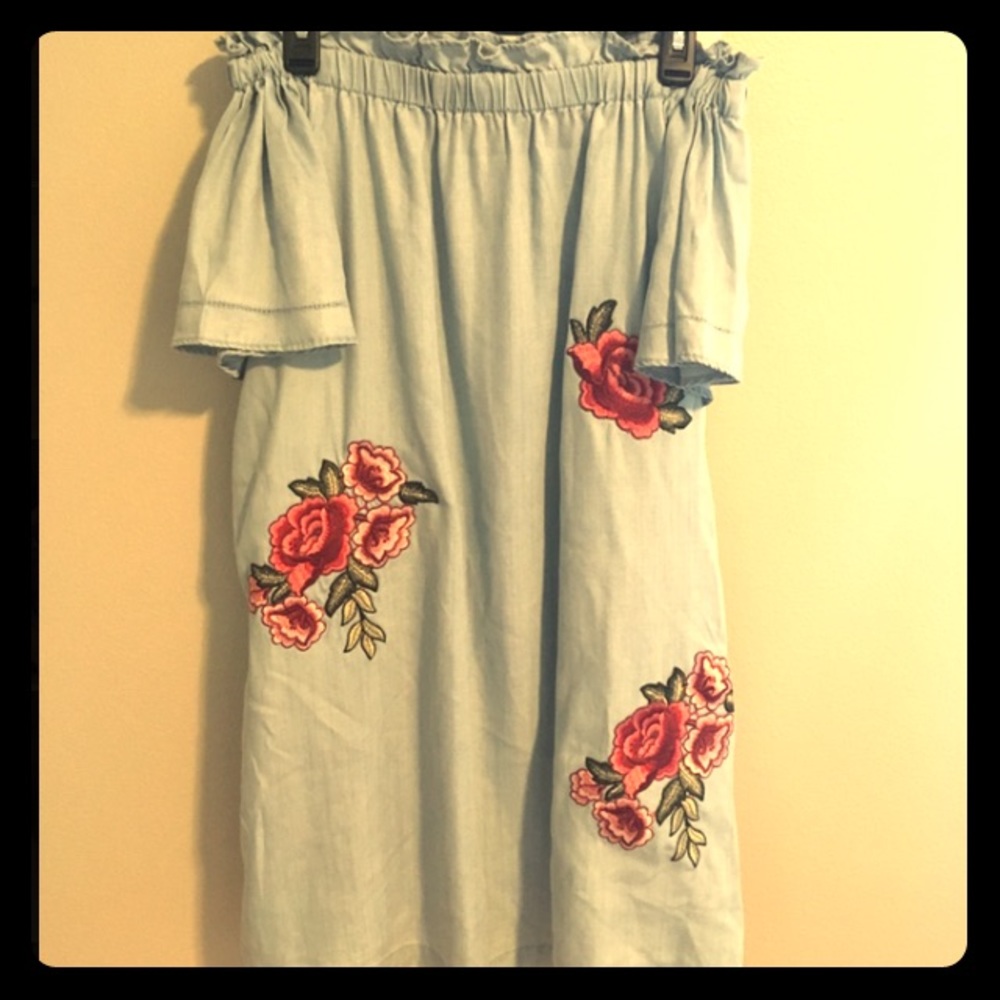 a.n.a. Light blue strapless dress (women’s Large)